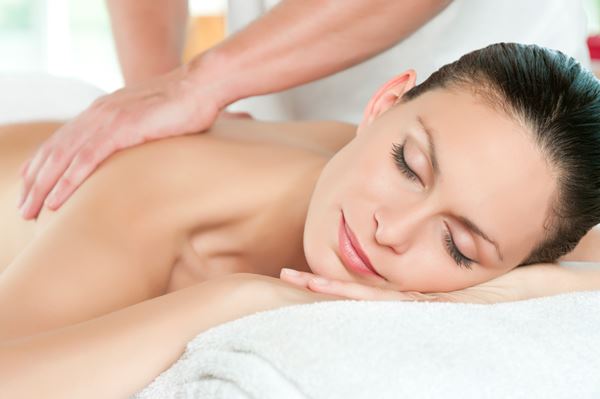 Massage crânien, Nacken und Rücken