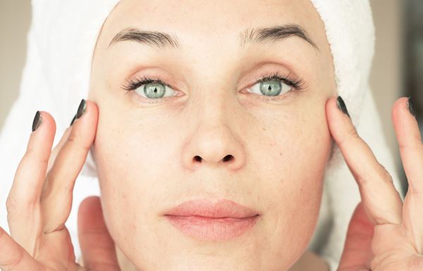 SPECIAL EYE GLOW - Lifting pour les yeux (Mars)